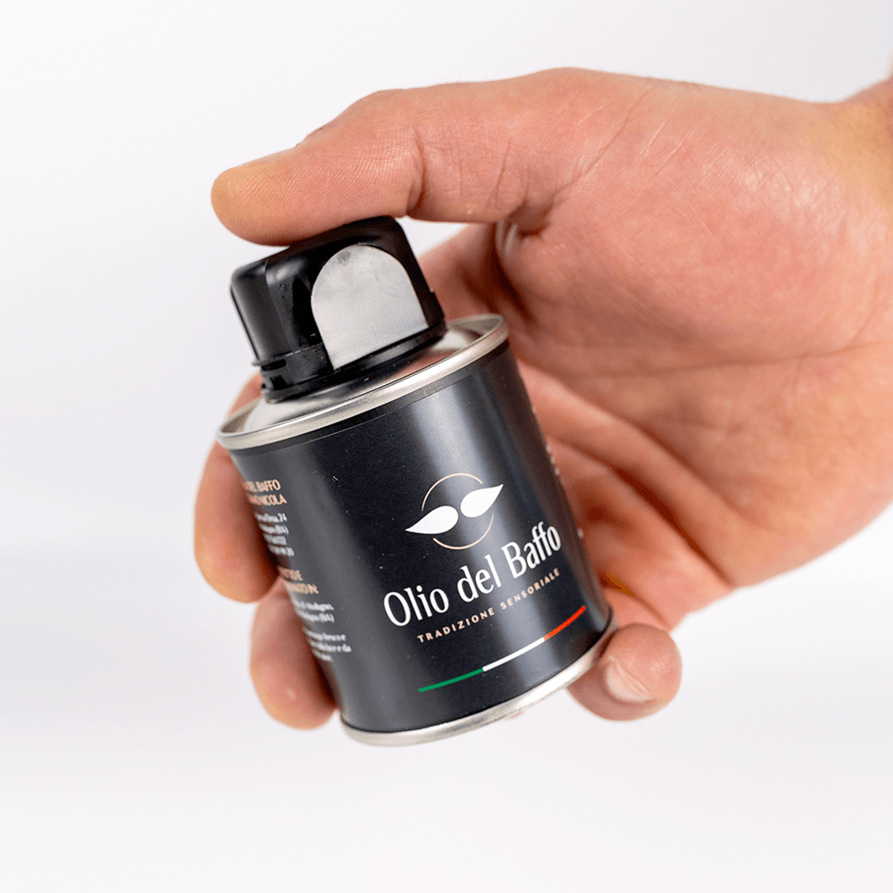 Oliodelbaffo_wecus_100ml_tradizionale-dettaglio