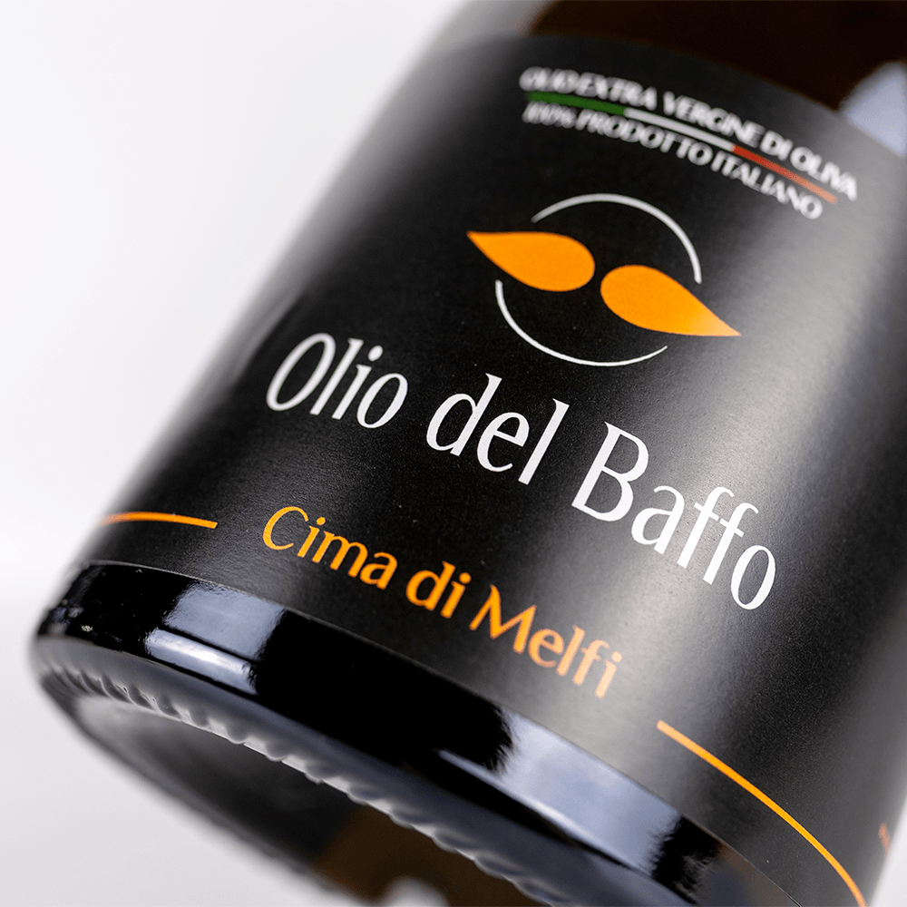 Oliodelbaffo_wecus_bottiglia_cima-dettaglio
